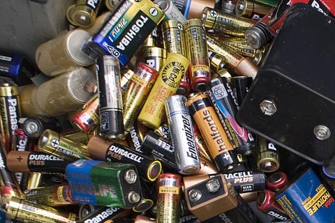 鹤壁高价汽车电池回收-上门回收三元锂电池-叉车蓄电池回收